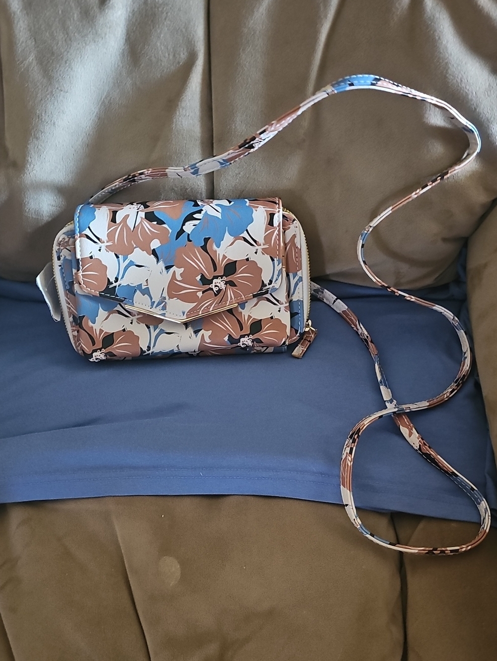 NWT Kim Rogers Arista Midnight Meadow Crossbody